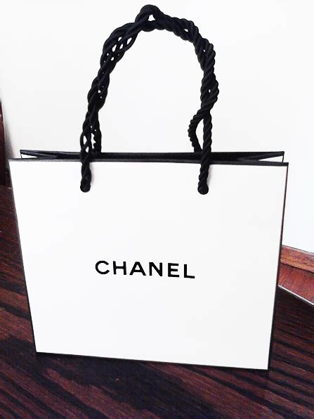 bolsa de regalo chanel|chanel clearance outlet.